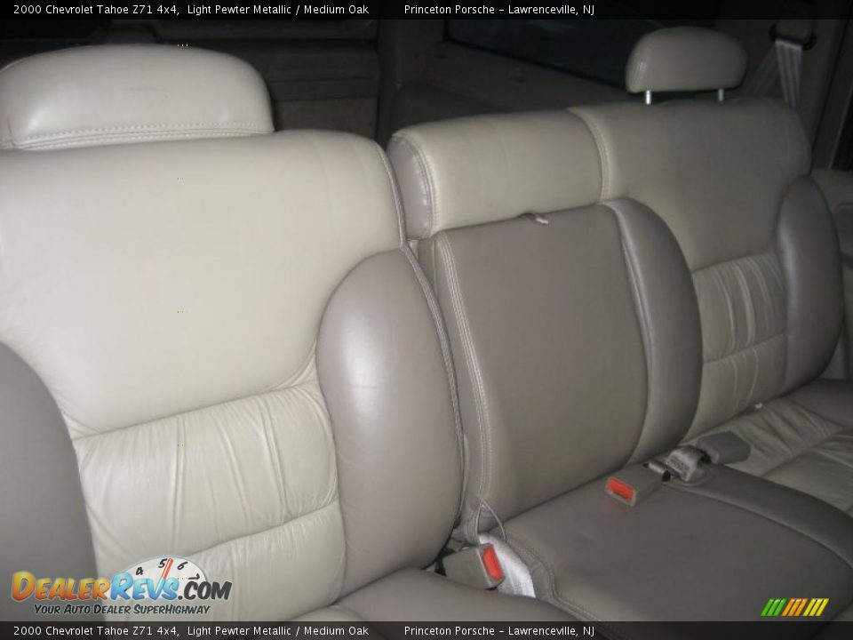 2000 Chevrolet Tahoe Z71 4x4 Light Pewter Metallic / Medium Oak Photo #30