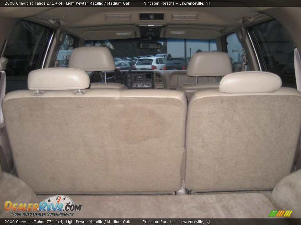 2000 Chevrolet Tahoe Z71 4x4 Light Pewter Metallic / Medium Oak Photo #33