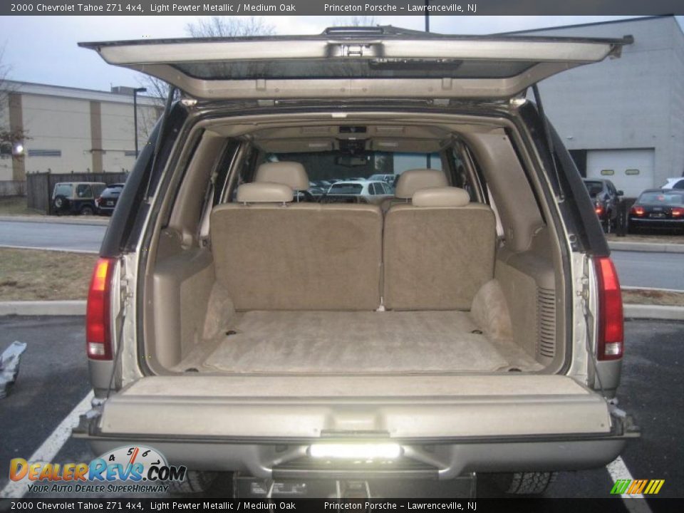 2000 Chevrolet Tahoe Z71 4x4 Light Pewter Metallic / Medium Oak Photo #34