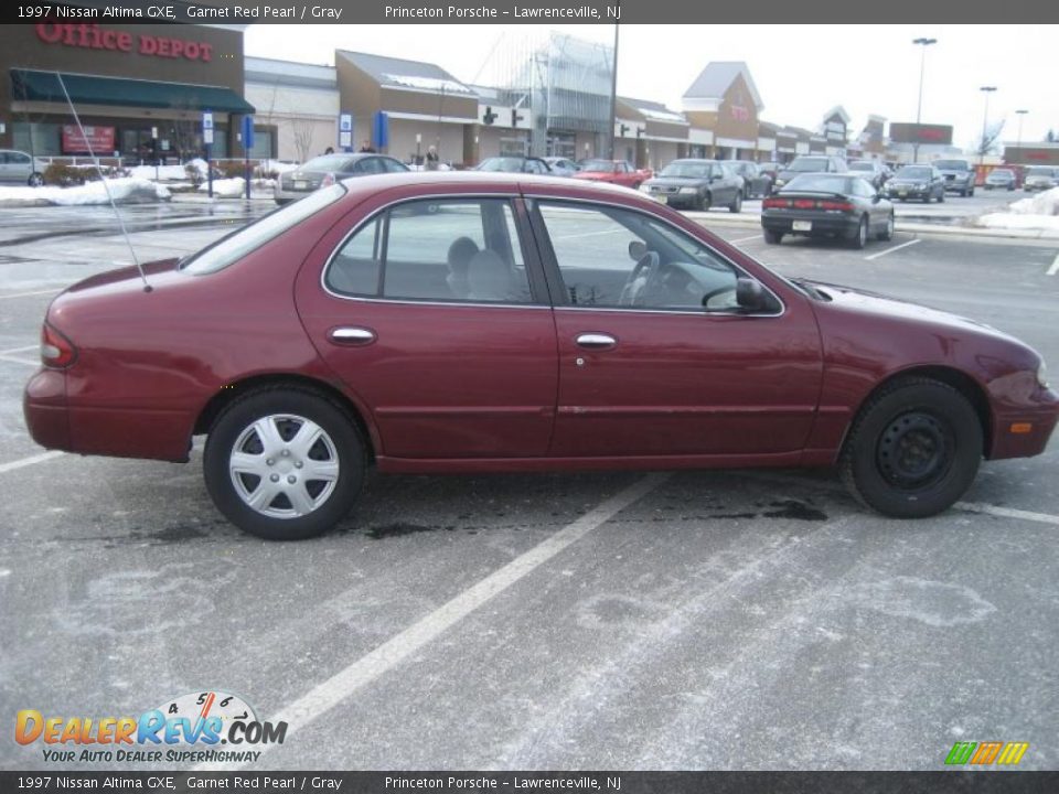 1997 Nissan Altima GXE Garnet Red Pearl / Gray Photo #10