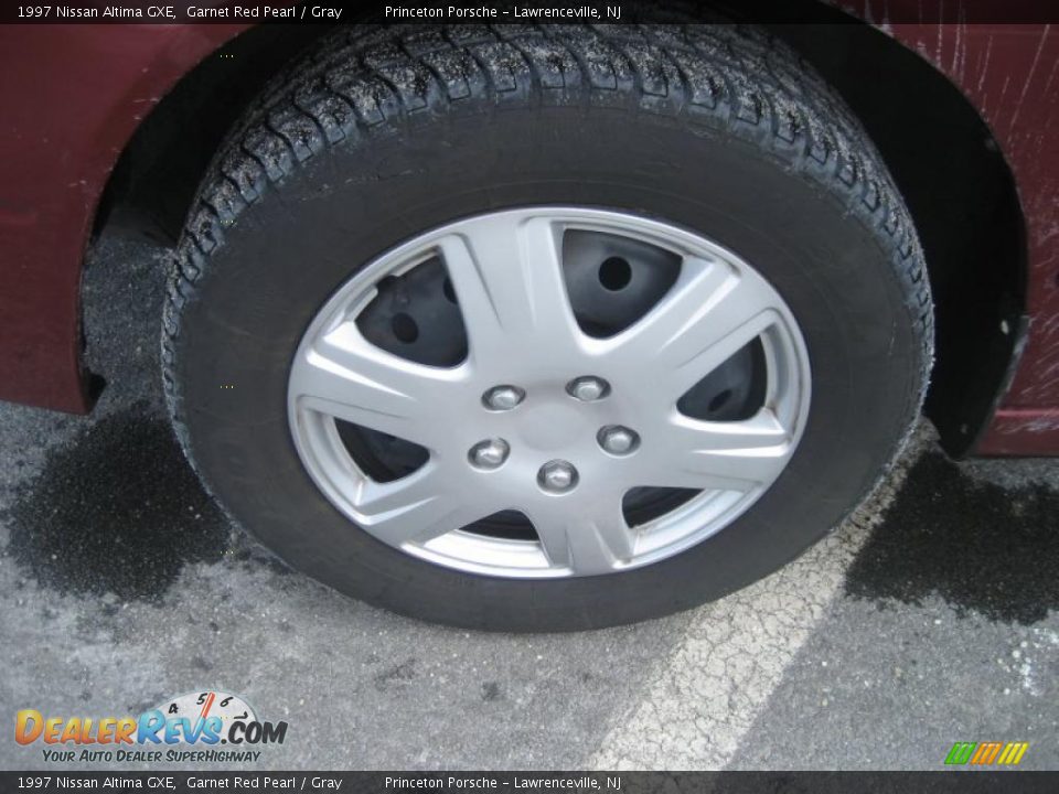 1997 Nissan Altima GXE Garnet Red Pearl / Gray Photo #15