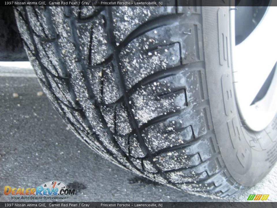1997 Nissan Altima GXE Garnet Red Pearl / Gray Photo #16