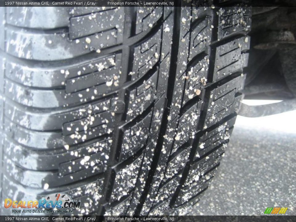 1997 Nissan Altima GXE Garnet Red Pearl / Gray Photo #18