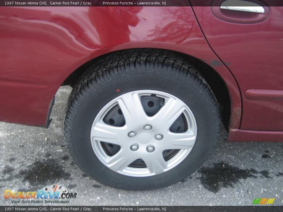 1997 Nissan Altima GXE Garnet Red Pearl / Gray Photo #19