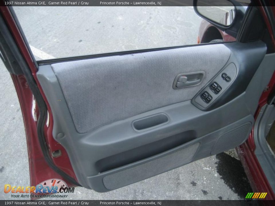 1997 Nissan Altima GXE Garnet Red Pearl / Gray Photo #21