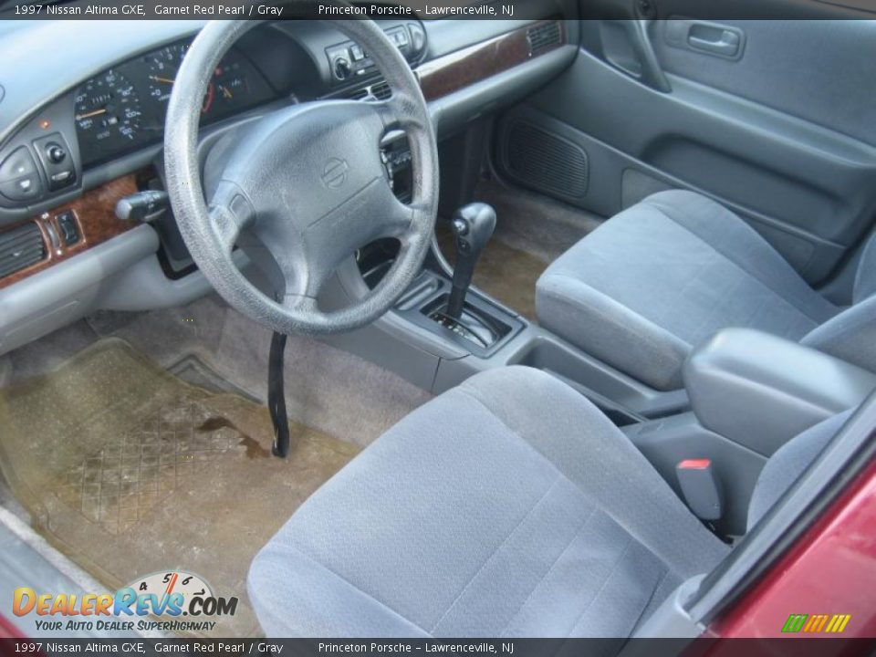 1997 Nissan Altima GXE Garnet Red Pearl / Gray Photo #22