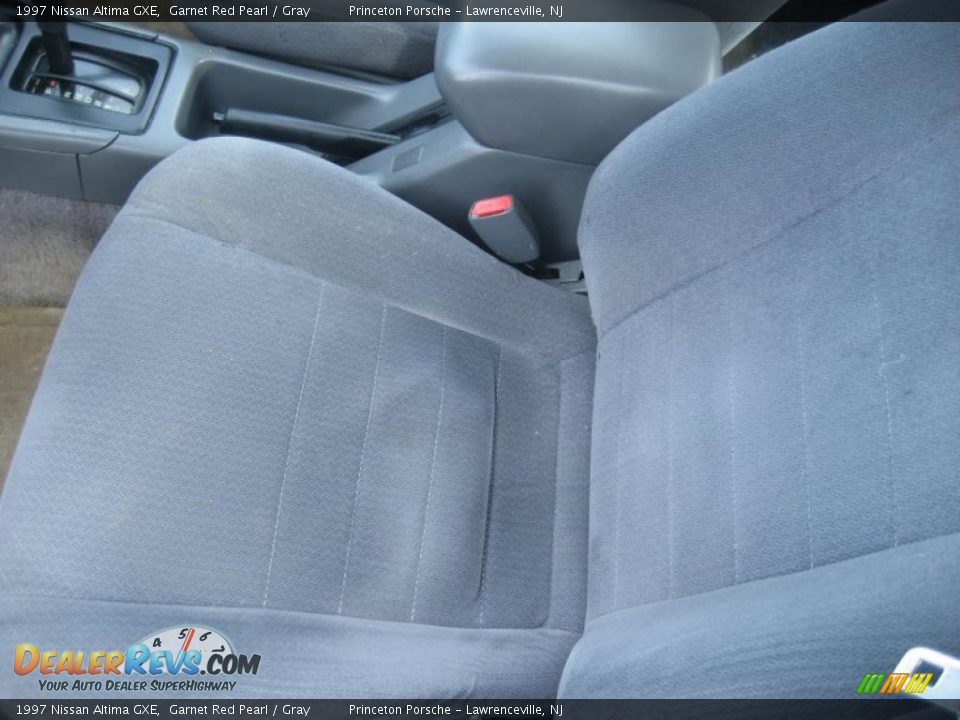 1997 Nissan Altima GXE Garnet Red Pearl / Gray Photo #23
