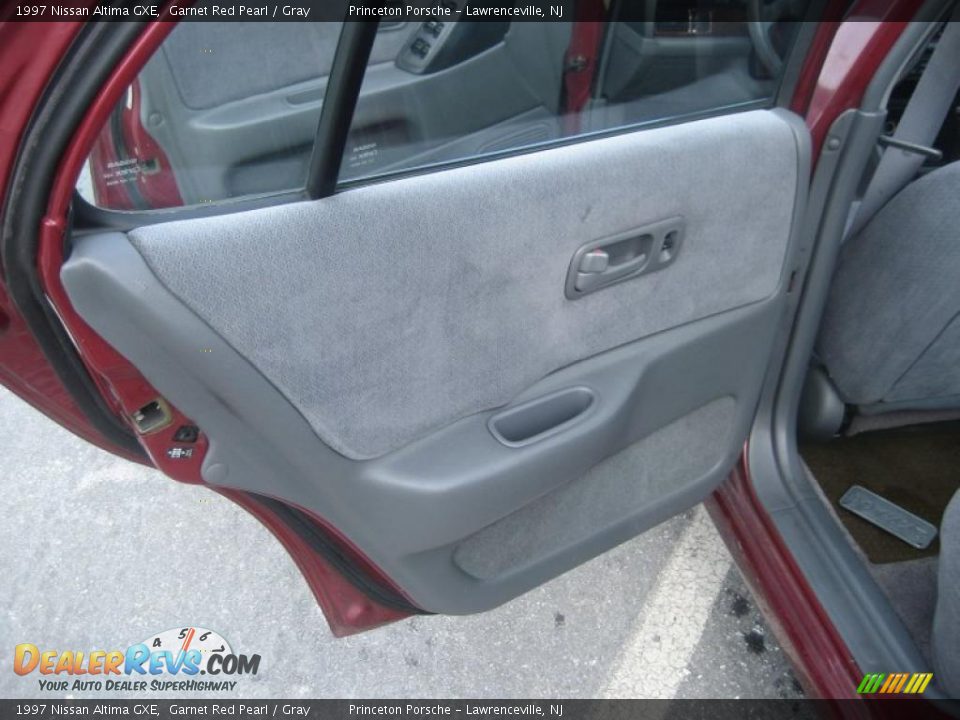 1997 Nissan Altima GXE Garnet Red Pearl / Gray Photo #24