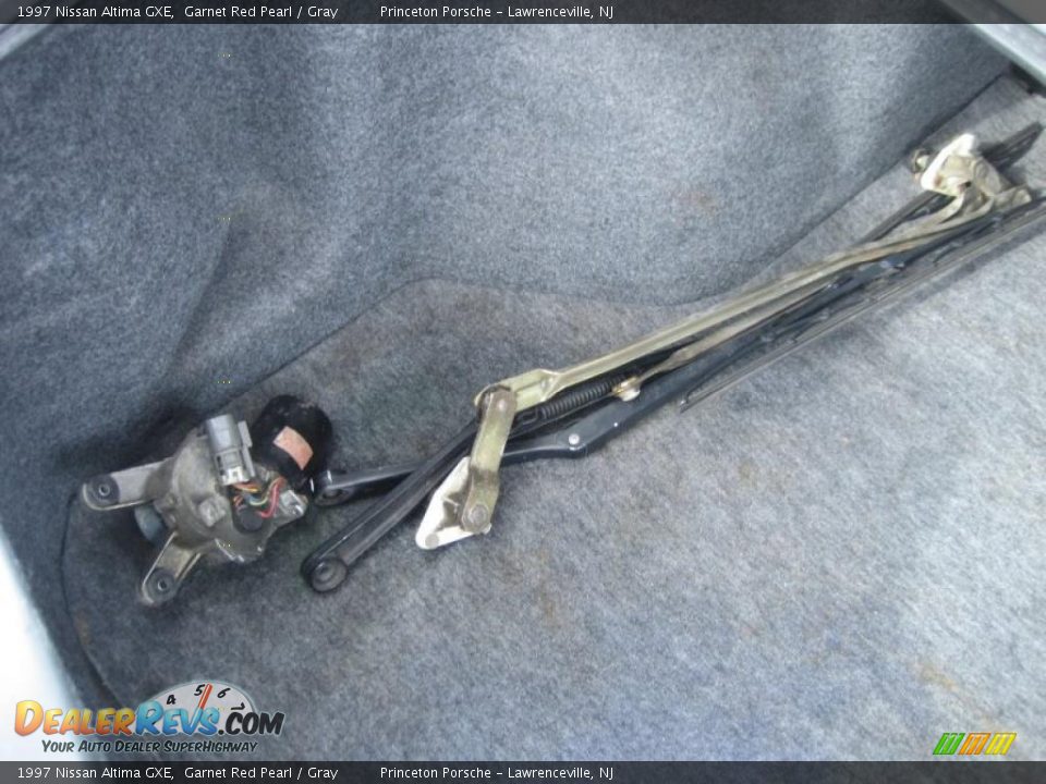 1997 Nissan Altima GXE Garnet Red Pearl / Gray Photo #28