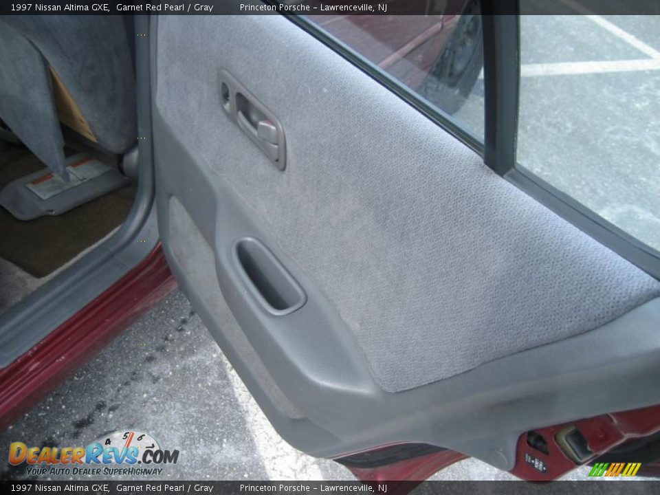 1997 Nissan Altima GXE Garnet Red Pearl / Gray Photo #30