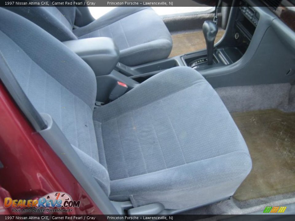 1997 Nissan Altima GXE Garnet Red Pearl / Gray Photo #34