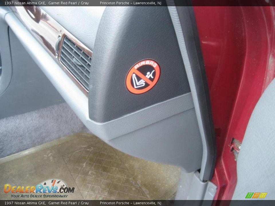 1997 Nissan Altima GXE Garnet Red Pearl / Gray Photo #35