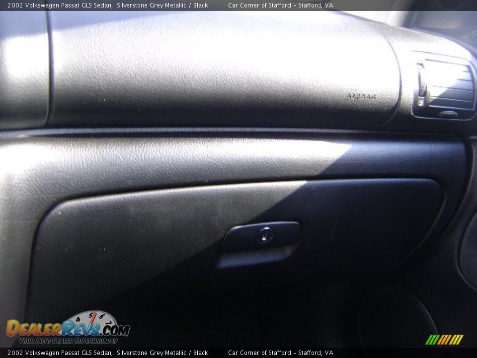 2002 Volkswagen Passat GLS Sedan Silverstone Grey Metallic / Black Photo #10