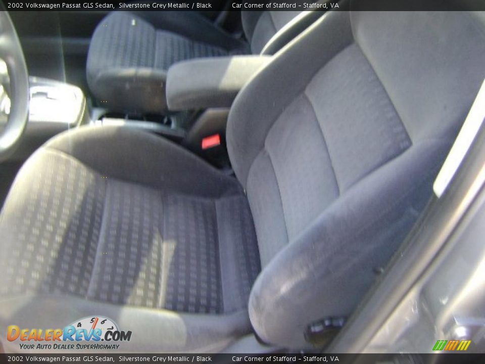 2002 Volkswagen Passat GLS Sedan Silverstone Grey Metallic / Black Photo #13