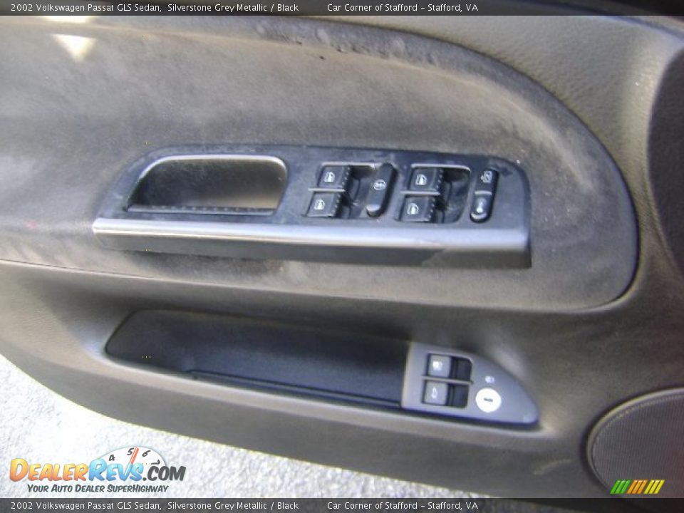 2002 Volkswagen Passat GLS Sedan Silverstone Grey Metallic / Black Photo #17