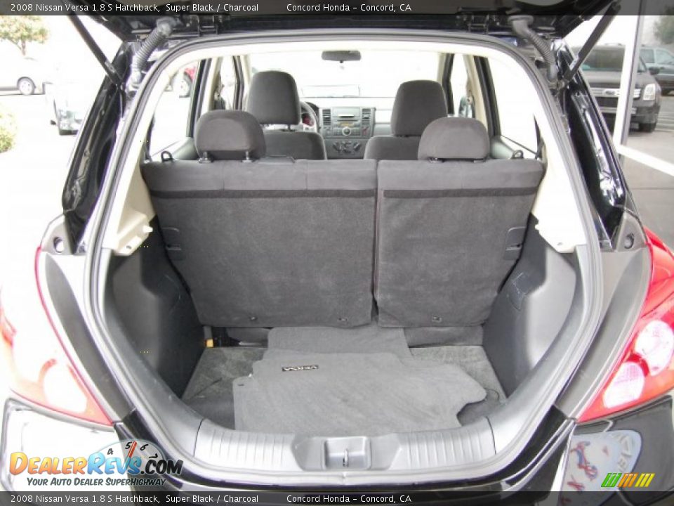 2008 Nissan Versa 1.8 S Hatchback Super Black / Charcoal Photo #10
