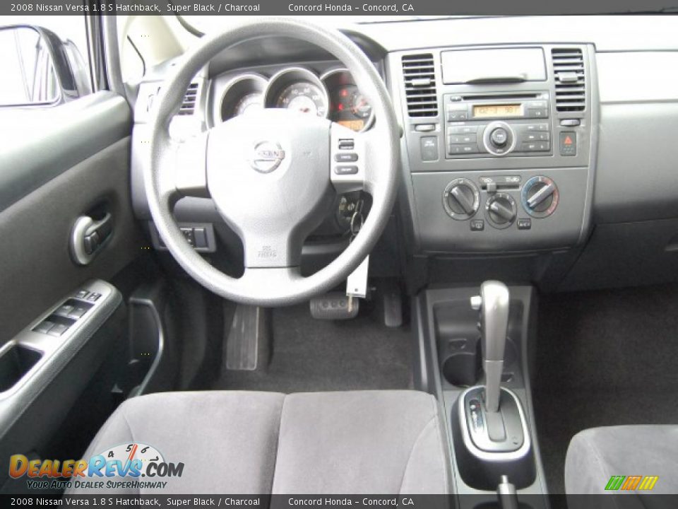 2008 Nissan Versa 1.8 S Hatchback Super Black / Charcoal Photo #12