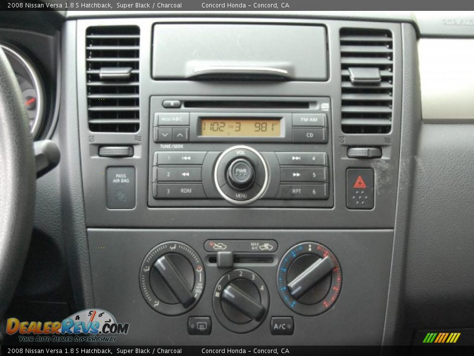 2008 Nissan Versa 1.8 S Hatchback Super Black / Charcoal Photo #13