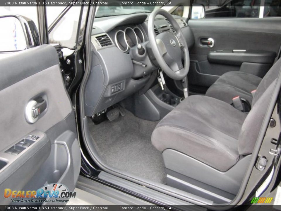 2008 Nissan Versa 1.8 S Hatchback Super Black / Charcoal Photo #16