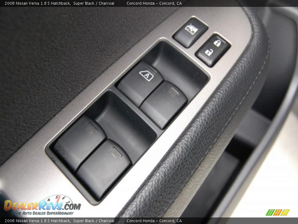 2008 Nissan Versa 1.8 S Hatchback Super Black / Charcoal Photo #17