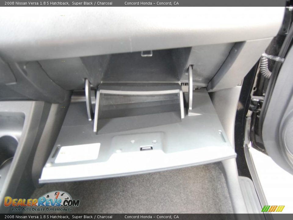 2008 Nissan Versa 1.8 S Hatchback Super Black / Charcoal Photo #24