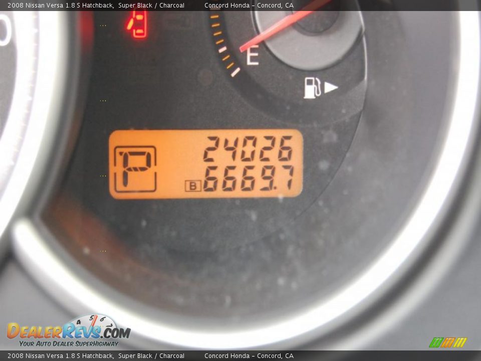 2008 Nissan Versa 1.8 S Hatchback Super Black / Charcoal Photo #27