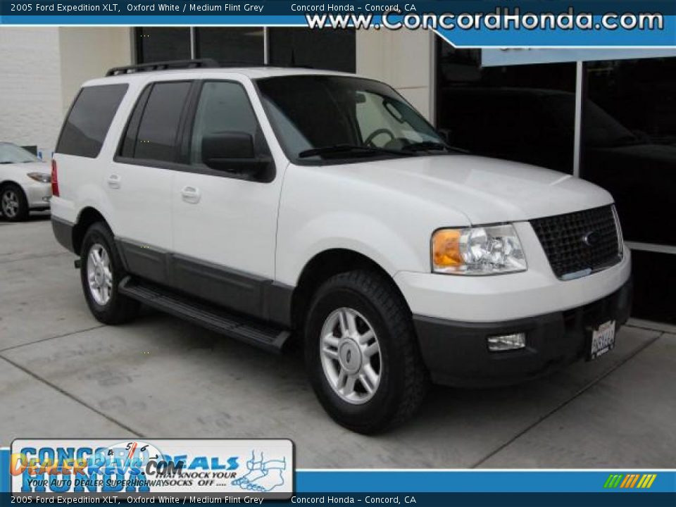 2005 Ford Expedition XLT Oxford White / Medium Flint Grey Photo #1