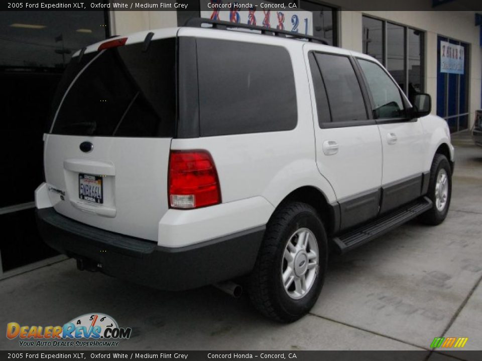 2005 Ford Expedition XLT Oxford White / Medium Flint Grey Photo #3