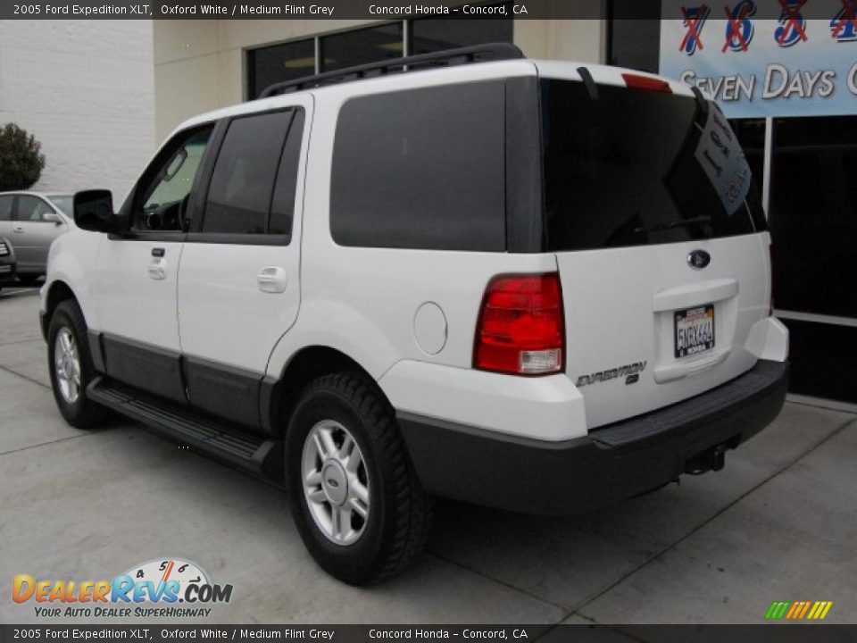 2005 Ford Expedition XLT Oxford White / Medium Flint Grey Photo #5