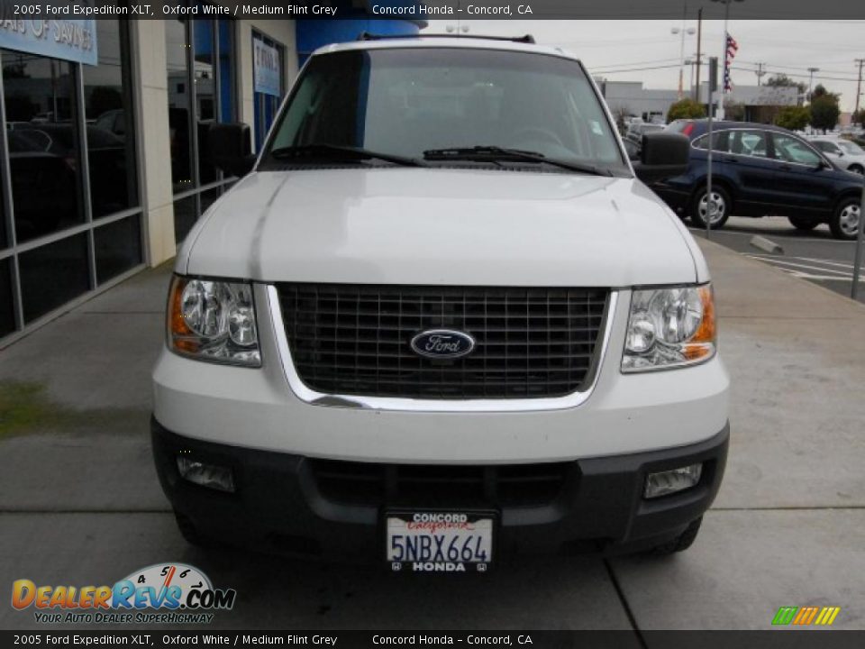 2005 Ford Expedition XLT Oxford White / Medium Flint Grey Photo #8