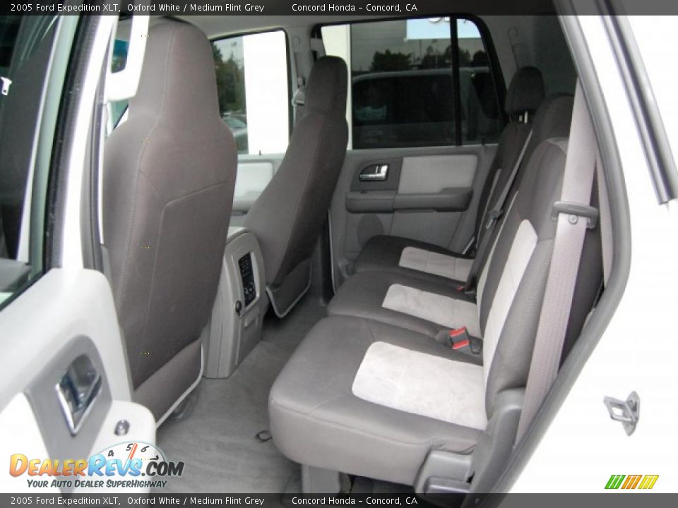 2005 Ford Expedition XLT Oxford White / Medium Flint Grey Photo #11