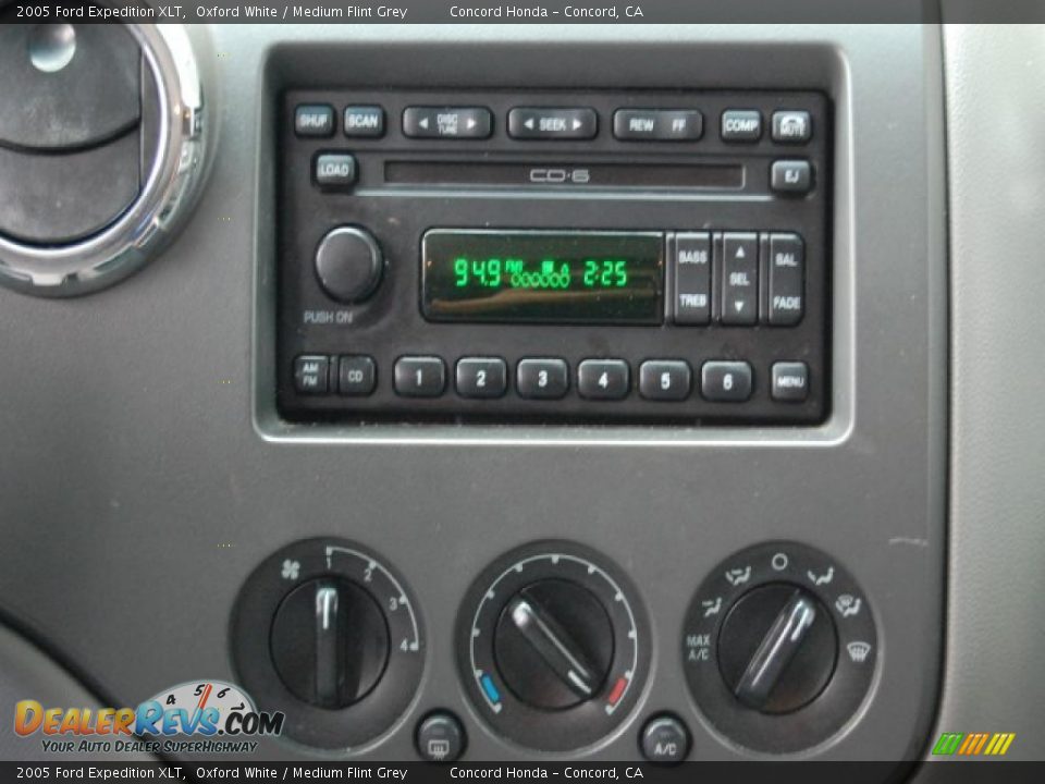 2005 Ford Expedition XLT Oxford White / Medium Flint Grey Photo #13