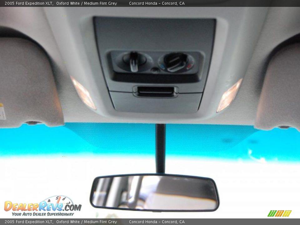 2005 Ford Expedition XLT Oxford White / Medium Flint Grey Photo #14