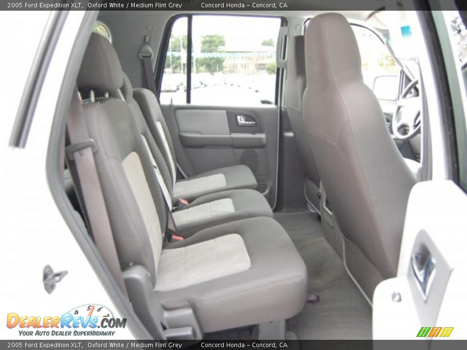 2005 Ford Expedition XLT Oxford White / Medium Flint Grey Photo #15