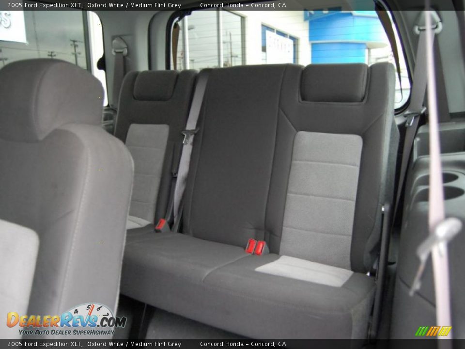 2005 Ford Expedition XLT Oxford White / Medium Flint Grey Photo #16