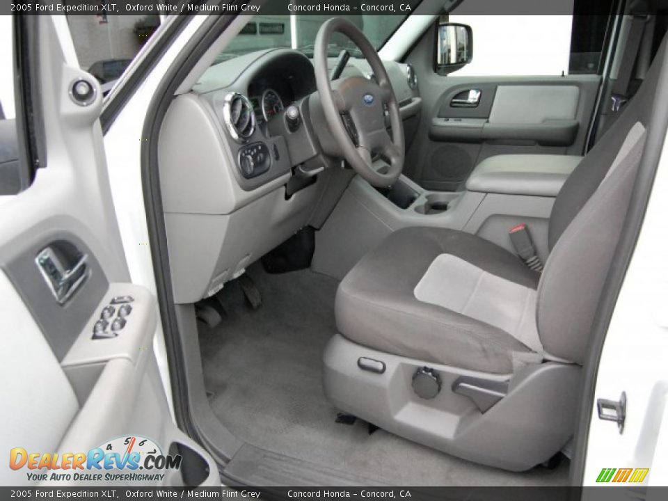 2005 Ford Expedition XLT Oxford White / Medium Flint Grey Photo #17