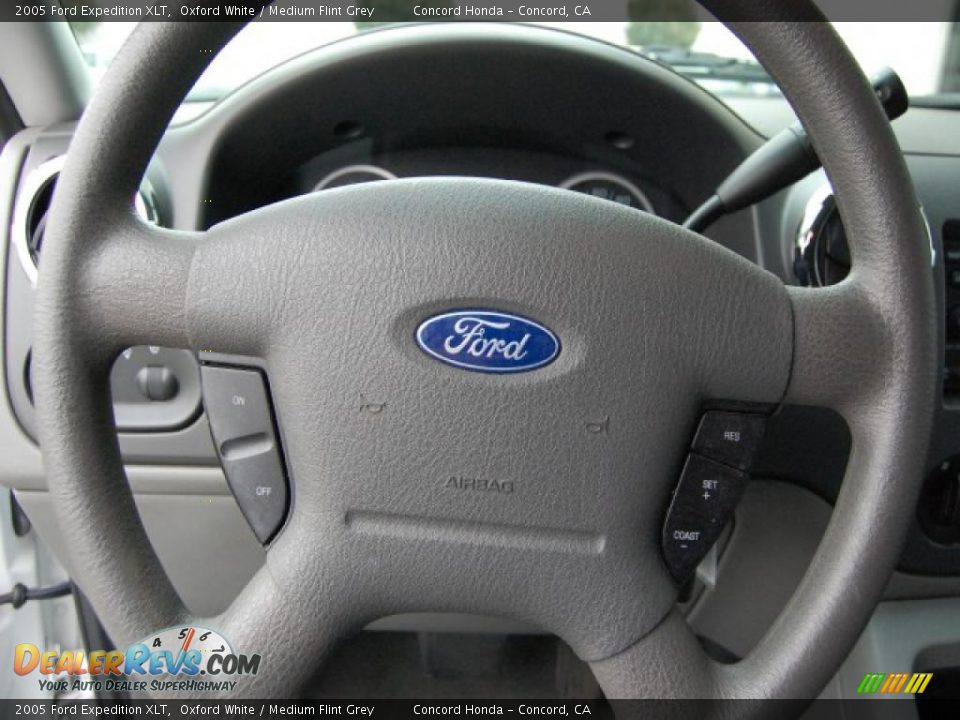 2005 Ford Expedition XLT Oxford White / Medium Flint Grey Photo #21