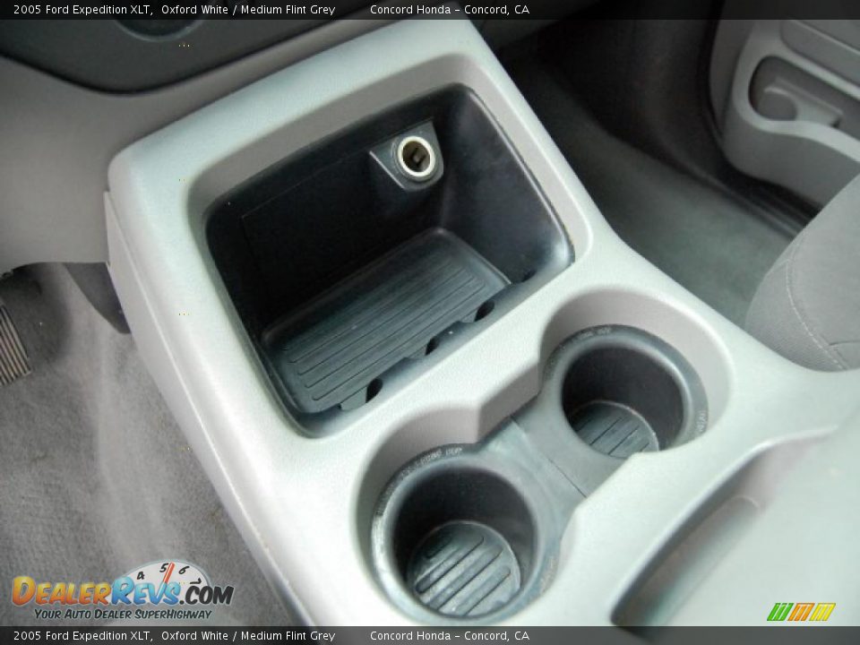 2005 Ford Expedition XLT Oxford White / Medium Flint Grey Photo #22