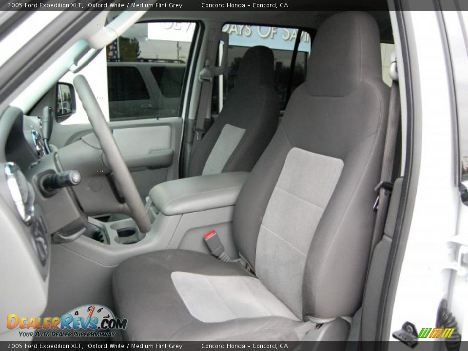 2005 Ford Expedition XLT Oxford White / Medium Flint Grey Photo #23