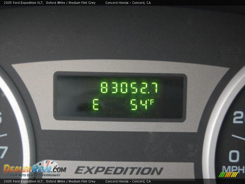 2005 Ford Expedition XLT Oxford White / Medium Flint Grey Photo #27