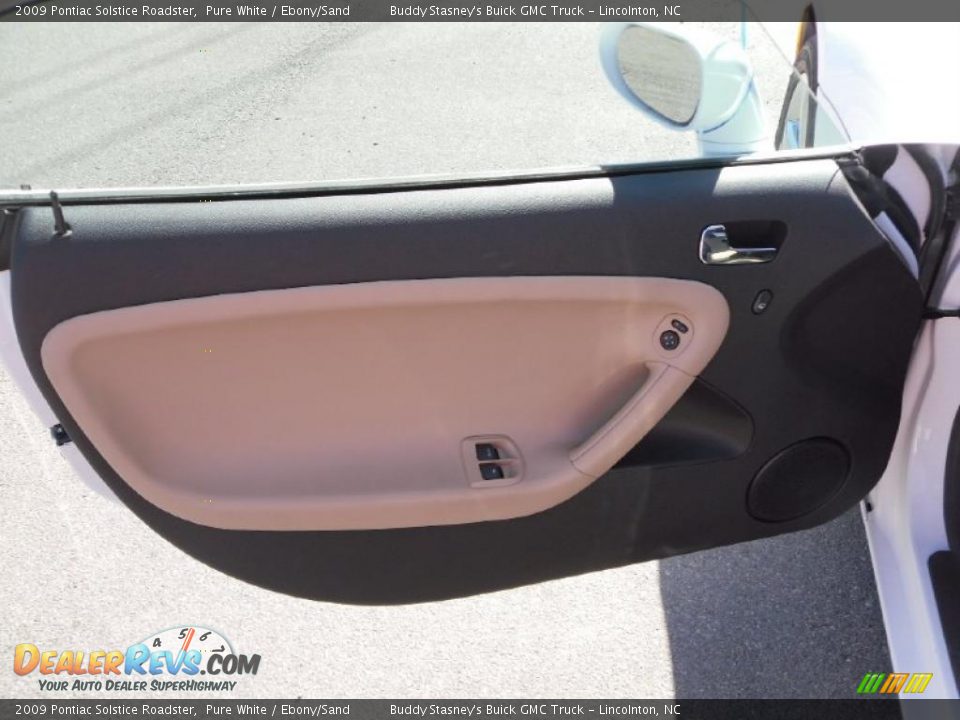 2009 Pontiac Solstice Roadster Pure White / Ebony/Sand Photo #9