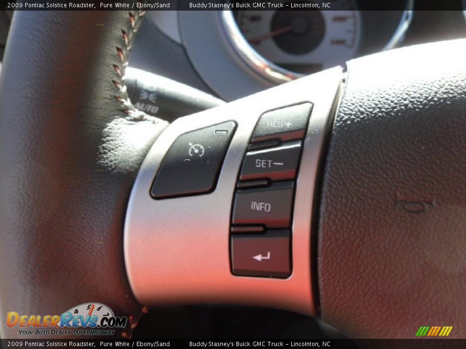 2009 Pontiac Solstice Roadster Pure White / Ebony/Sand Photo #11
