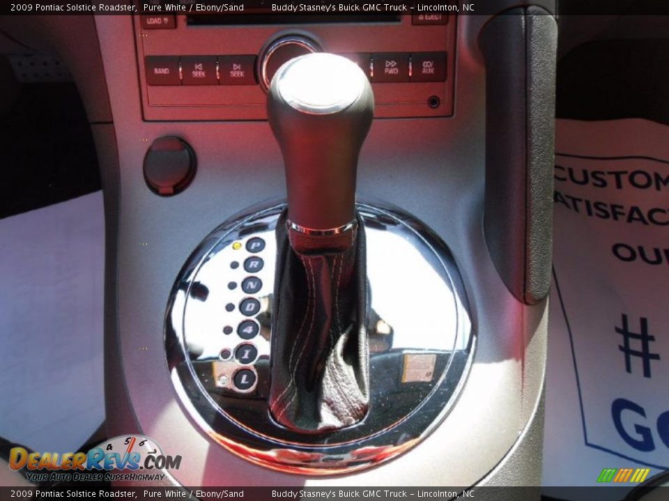 2009 Pontiac Solstice Roadster Pure White / Ebony/Sand Photo #12