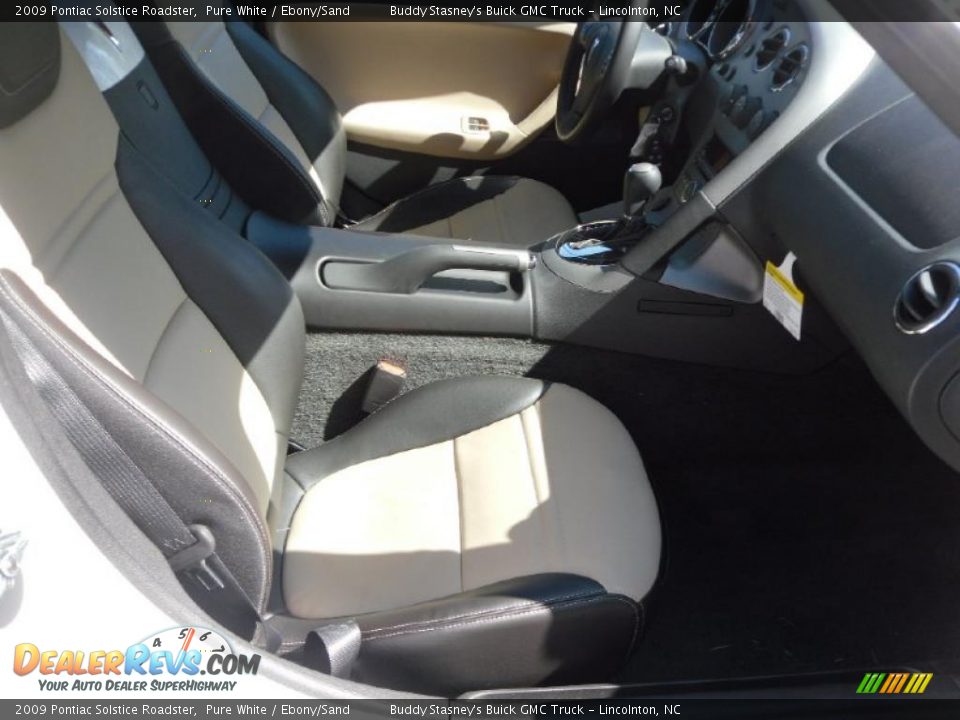 2009 Pontiac Solstice Roadster Pure White / Ebony/Sand Photo #16