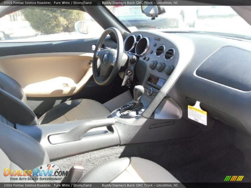 2009 Pontiac Solstice Roadster Pure White / Ebony/Sand Photo #17