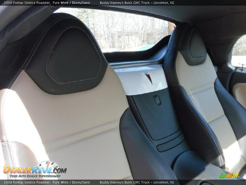 2009 Pontiac Solstice Roadster Pure White / Ebony/Sand Photo #20