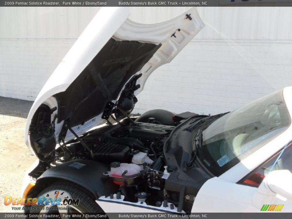 2009 Pontiac Solstice Roadster Pure White / Ebony/Sand Photo #23