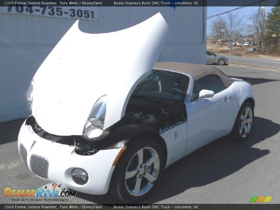 2009 Pontiac Solstice Roadster Pure White / Ebony/Sand Photo #26