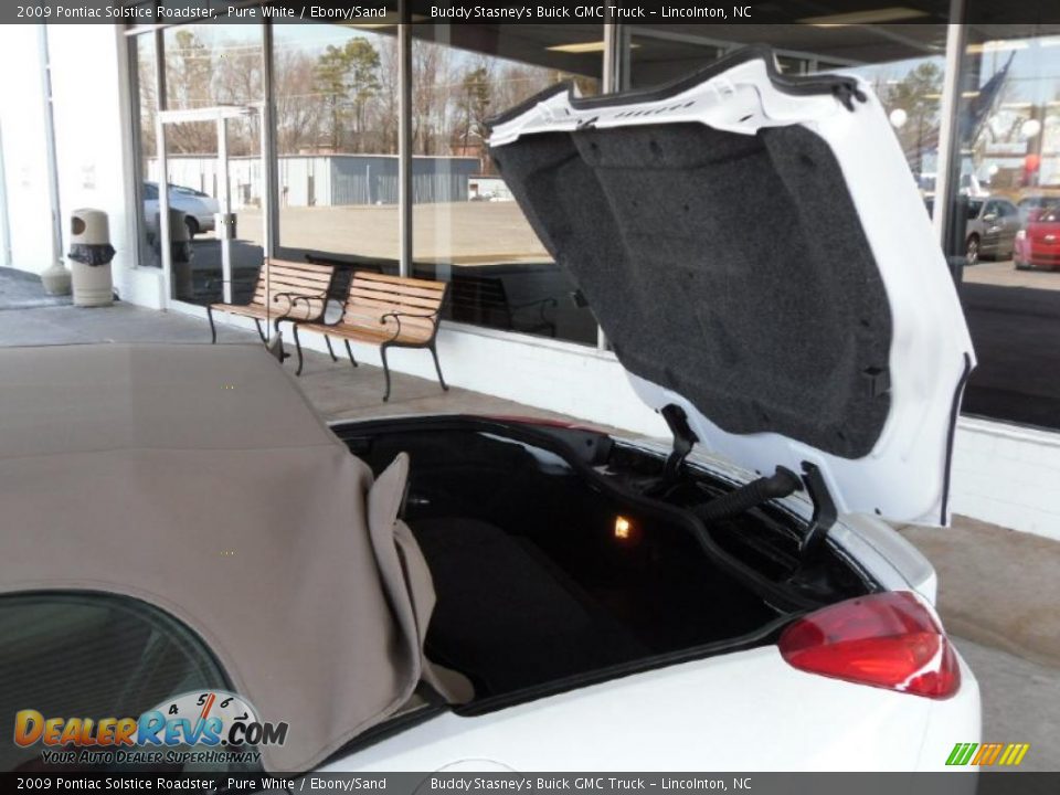 2009 Pontiac Solstice Roadster Pure White / Ebony/Sand Photo #29