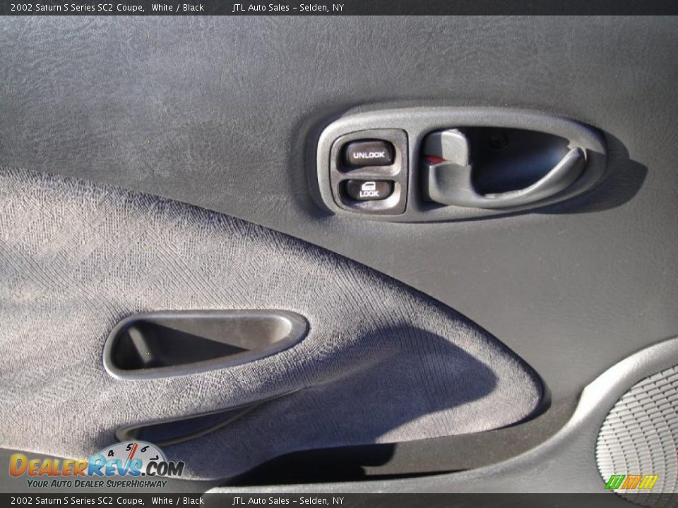 2002 Saturn S Series SC2 Coupe White / Black Photo #8